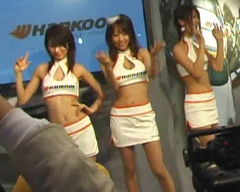 レースクイーンのへそ・胸の谷間・美脚・背中･脇を集中撮影！